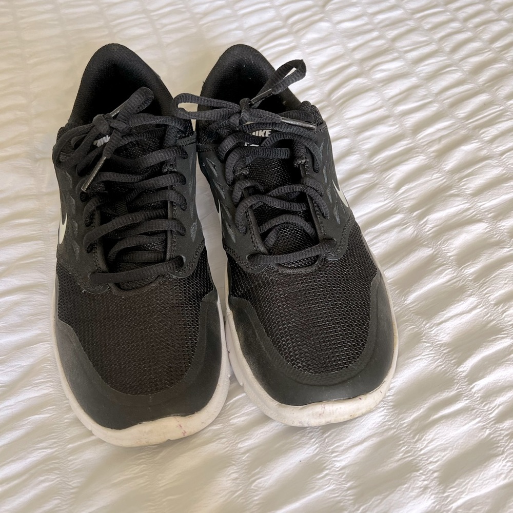 Nike sneakers for women Black/ White